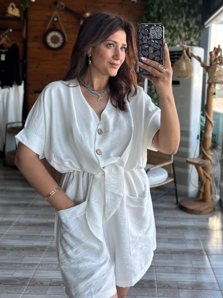 Beyaz V Yaka Düğmeli Beli Lastikli Şort Tulum