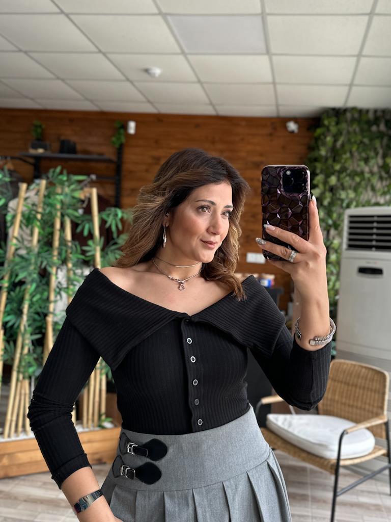 Dilvin Omuzları Açık Düğmeli Top-Siyah 31269