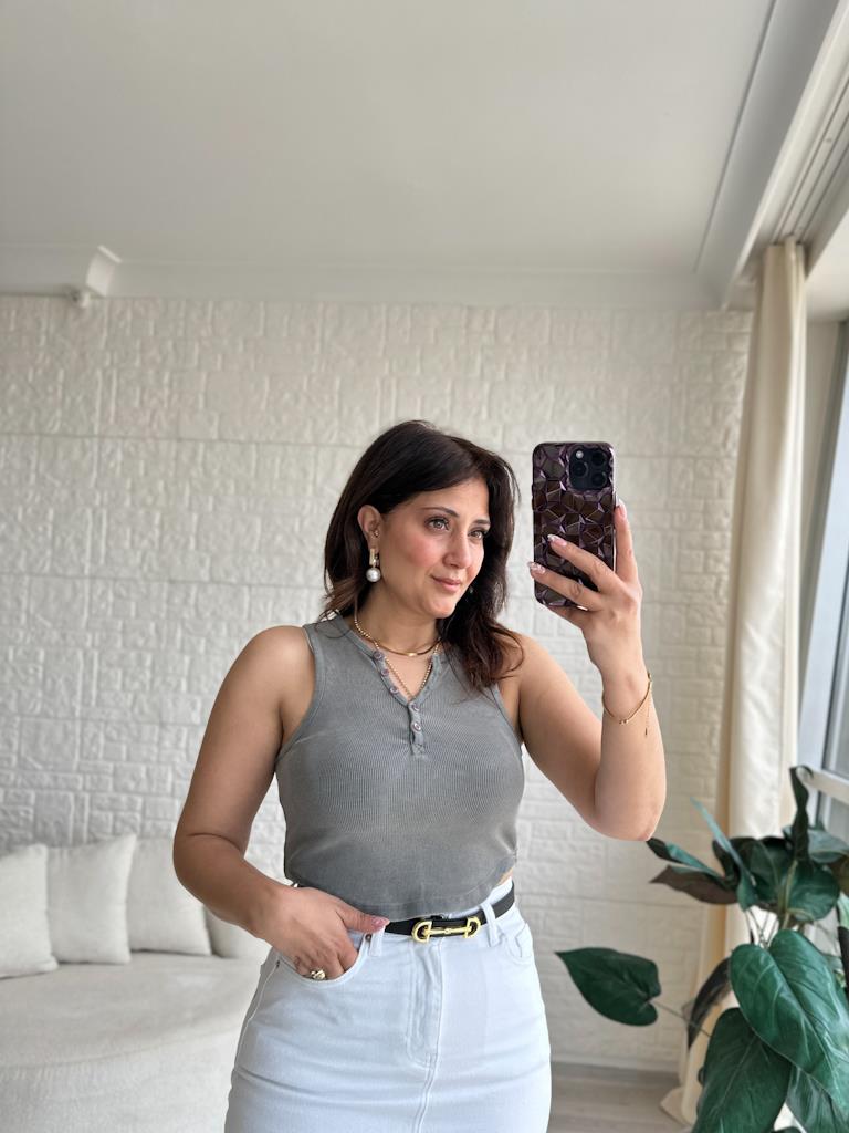 Dilvin Önü Düğmeli Kaşkorse Crop Bluz Gri