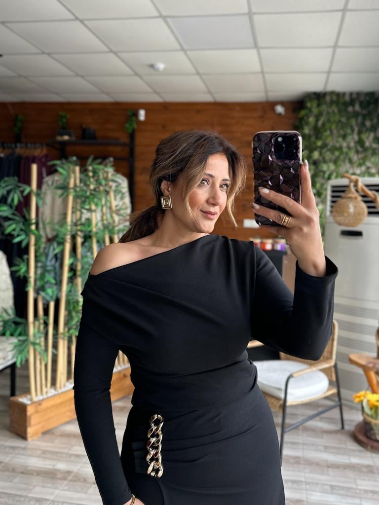 Düşük Omuz Drapeli Asimetrik Krep Bluz Siyah