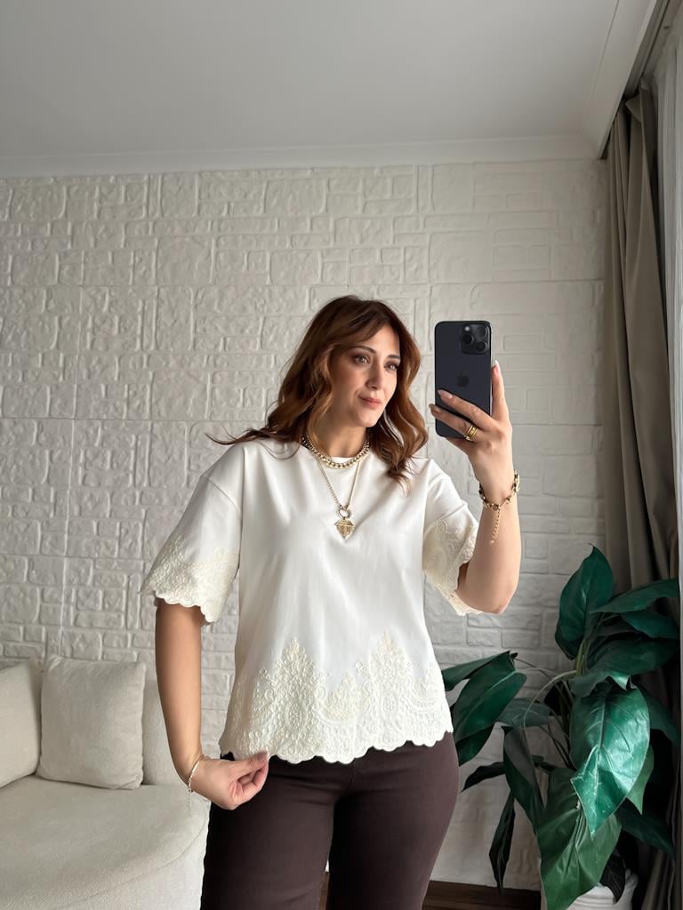 Ekru Kol Etek Nakışlı Premium Bluz