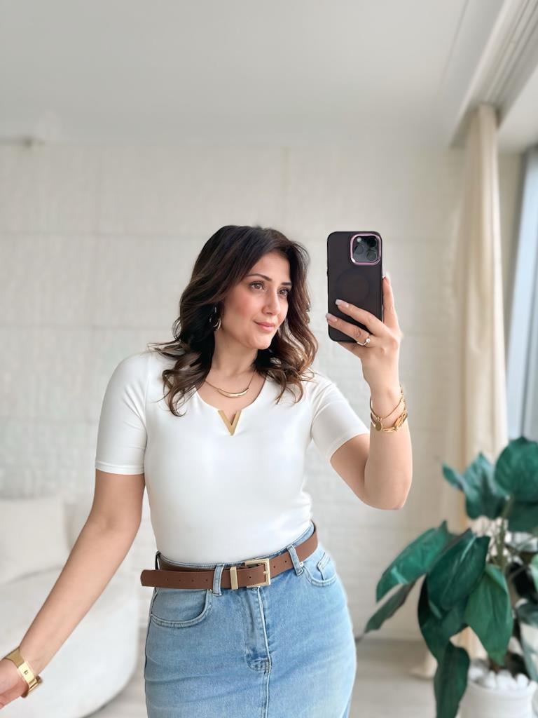 Ekru  Modal Kumaş V Metal Detaylı Kısa Kol Bluz