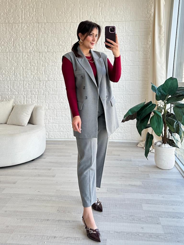 Gri Çizgili Yelekli Takım