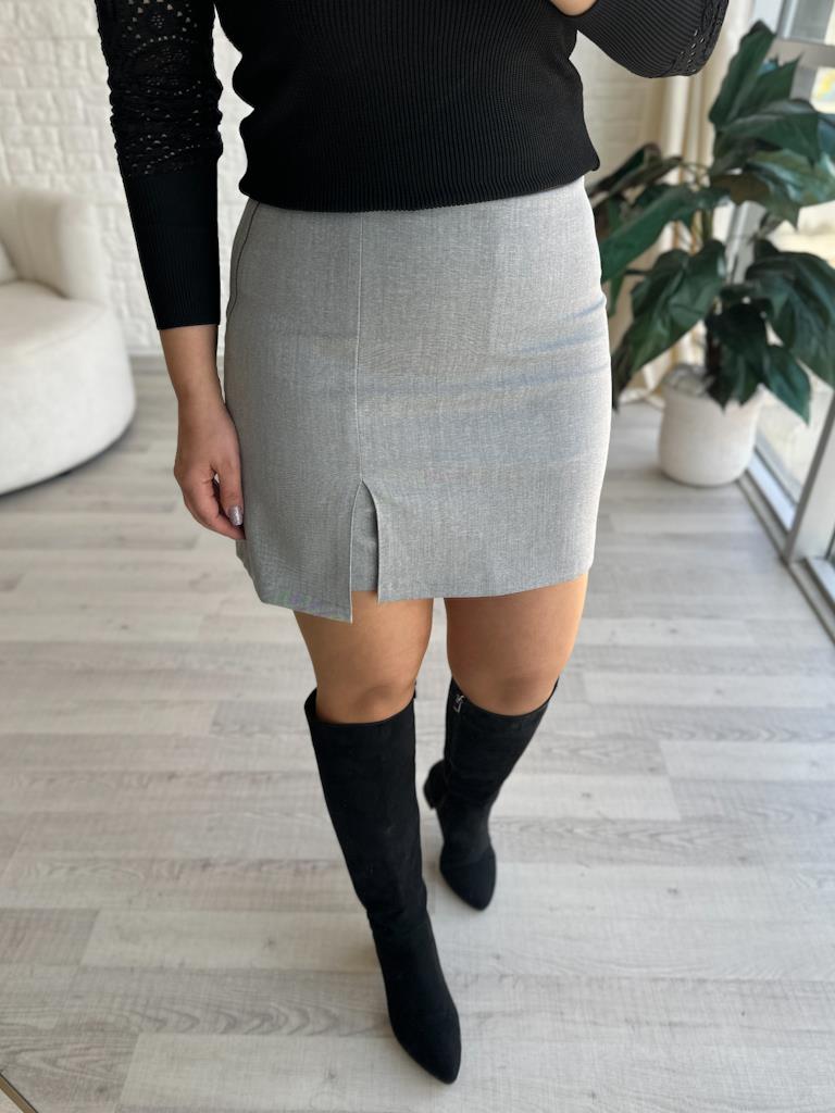 Gri  Orjinal Marka Yırtmaç Detaylı İçi Şortlu Etek