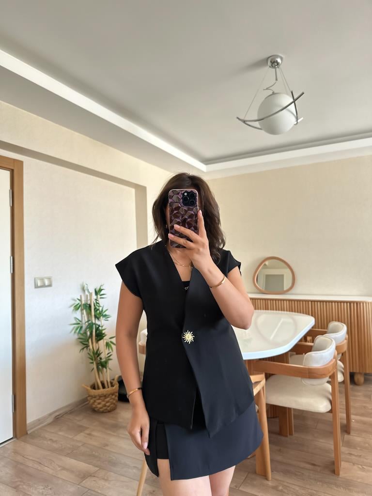 Güneş Düğme Detaylı Krep Yelek Siyah
