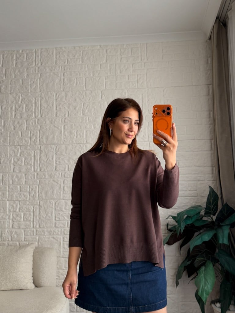 Kahverengi Yan Yırtçalı Oversize Triko Kazak