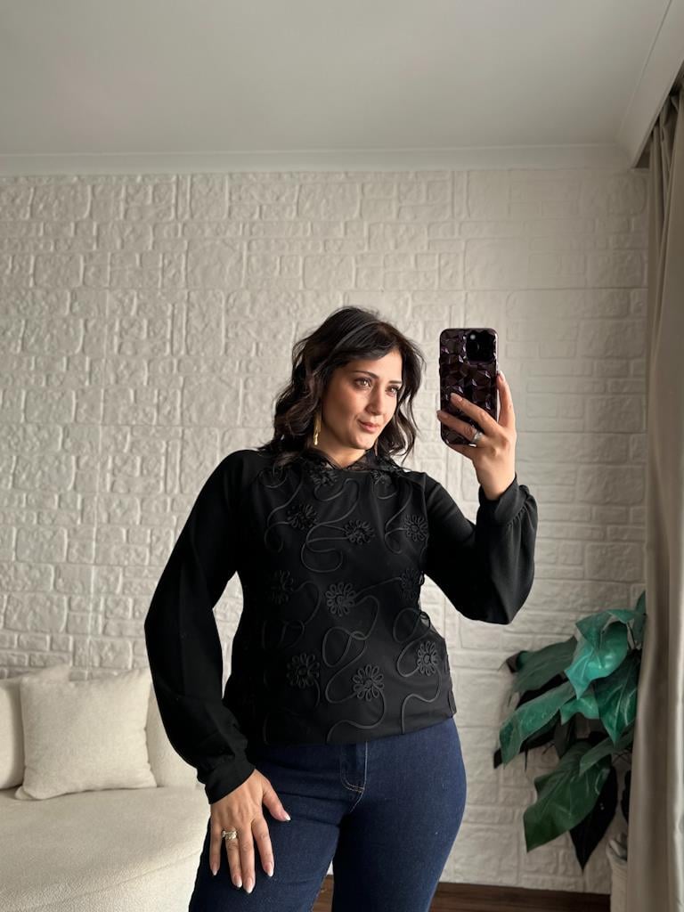 Kapşonu ve Önü Tül İşlemeli Sweatshirt