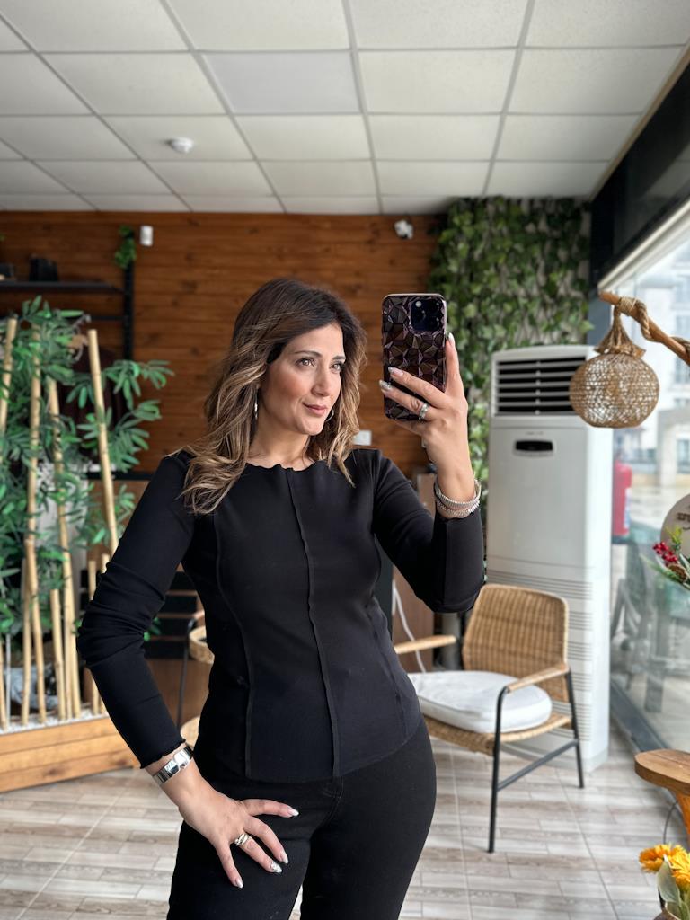 Karol Geniş Yaka Ters Dikiş Detyalı Bluz Siyah