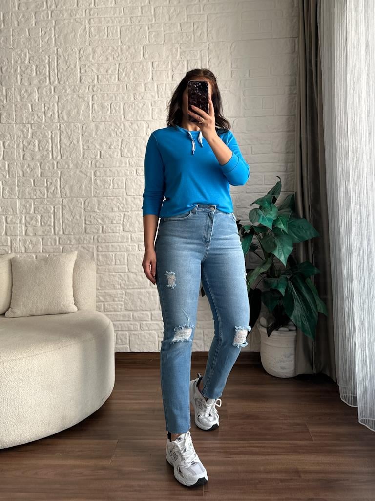 Kesik Paça Yırtık Model Mom Fit Açık Mavi