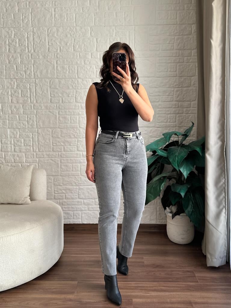 Kesik Paça Yüksek Bel Mom Fit Gri Jean