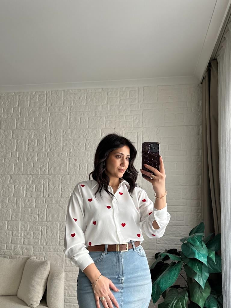 Kırmızı Kalp Nakışlı Keten Gömlek