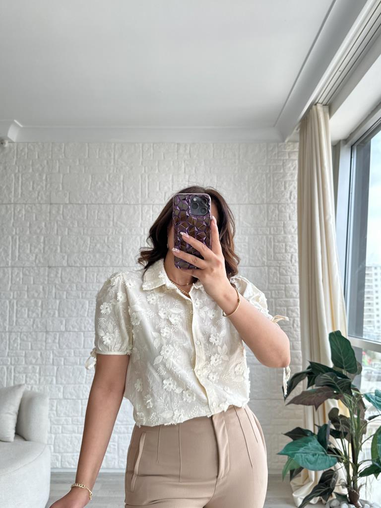 Kolu Bağlamalı Çiçek Nakış İşleme Gömlek