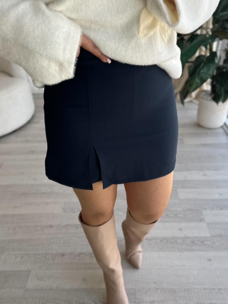 Lacivert Orjinal Marka Yırtmaç Detaylı İçi Şortlu Etek