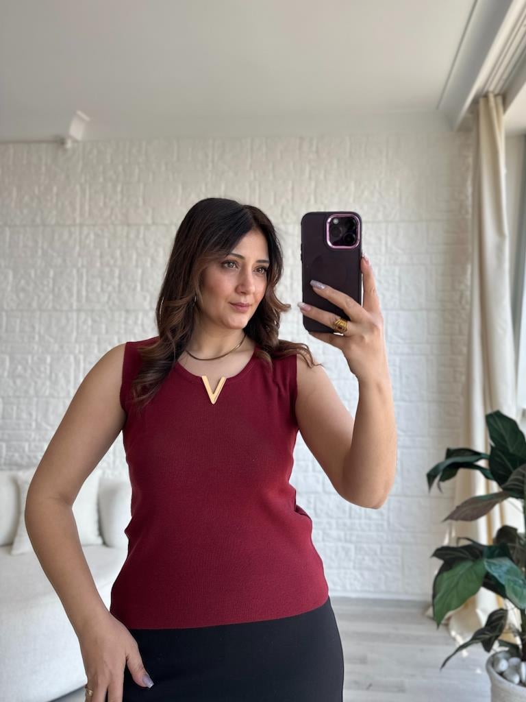 Lüks Kalite V Demir Yaka Detay  Sıfır Kol Triko Bluz Bordo