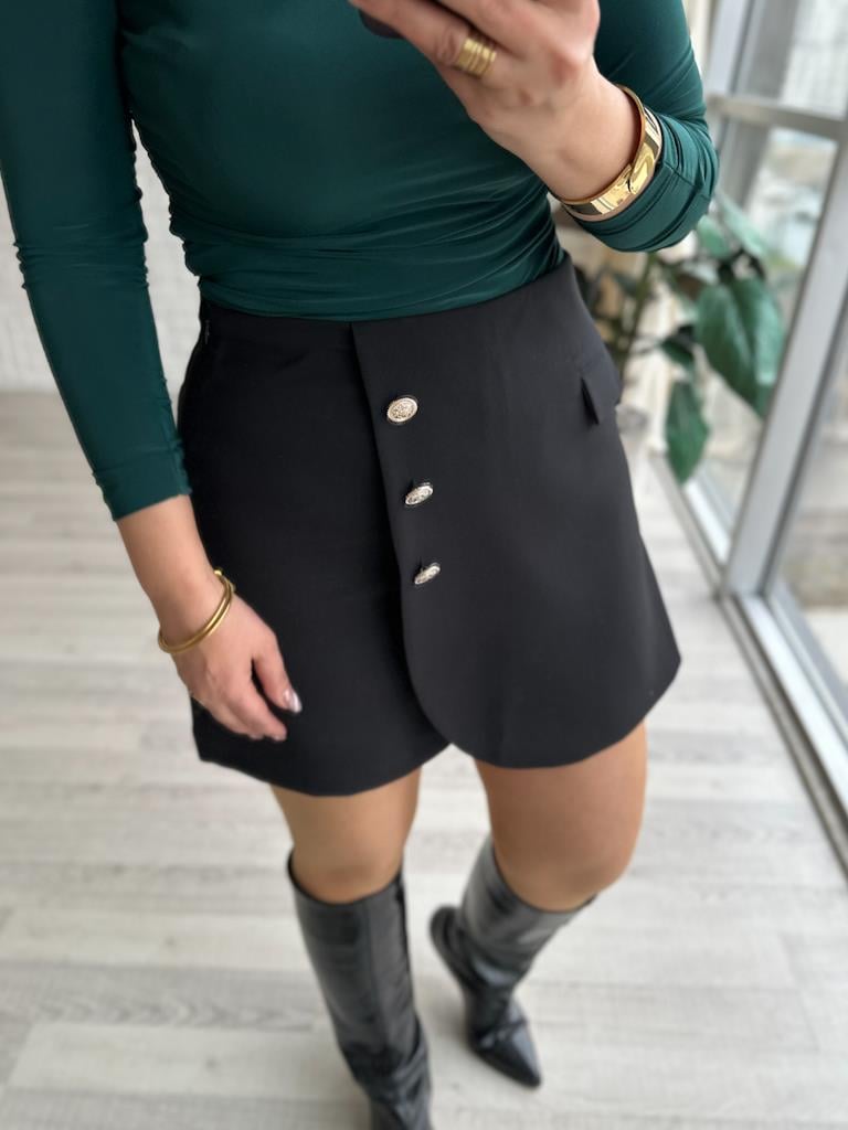 Marka Model Gold Düğmeli Şort Etek Siyah