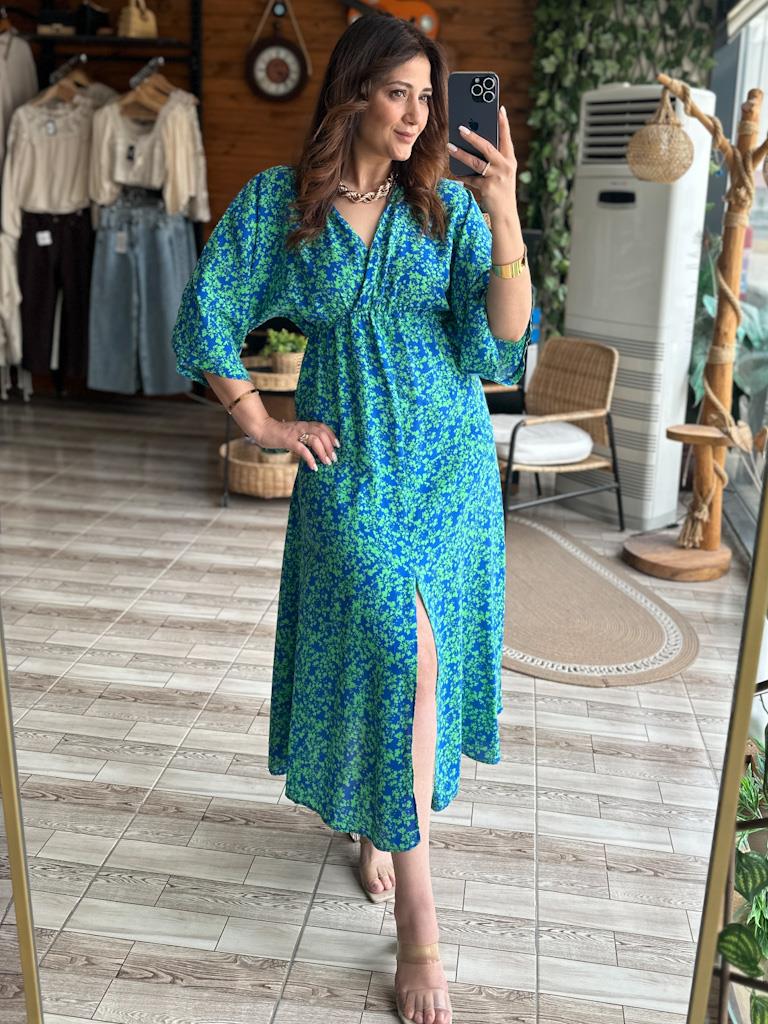 Önden Yırtmaçlı Kruvaze Elbise Mavi Yeşil Çıtır Çiçek Desen