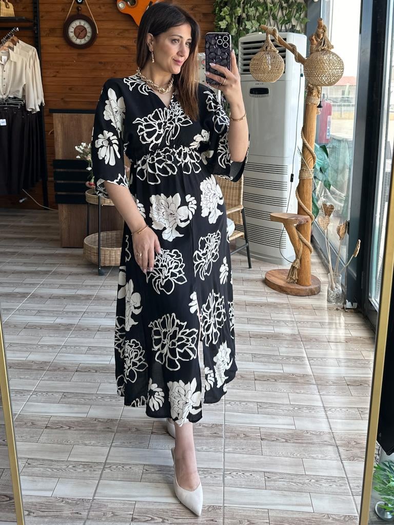 Önden Yırtmaçlı Kruvaze Elbise Siyah Üzeri Beyaz Desenli