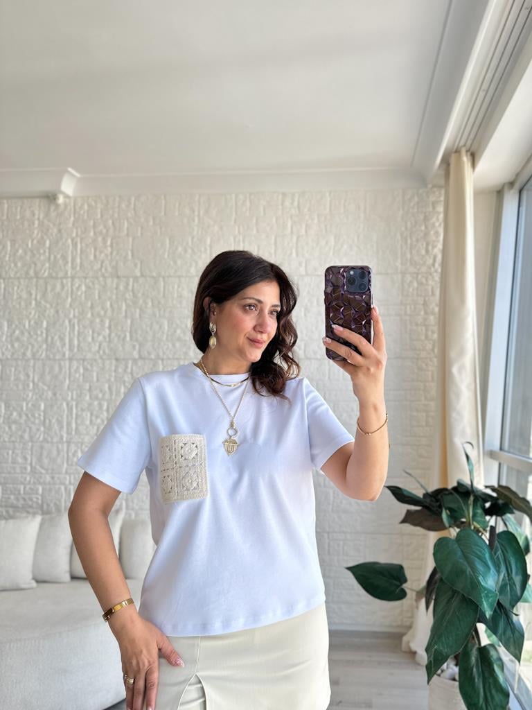 Orijinal Marka Dantel Cep Detaylı Basic Bluz Beyaz