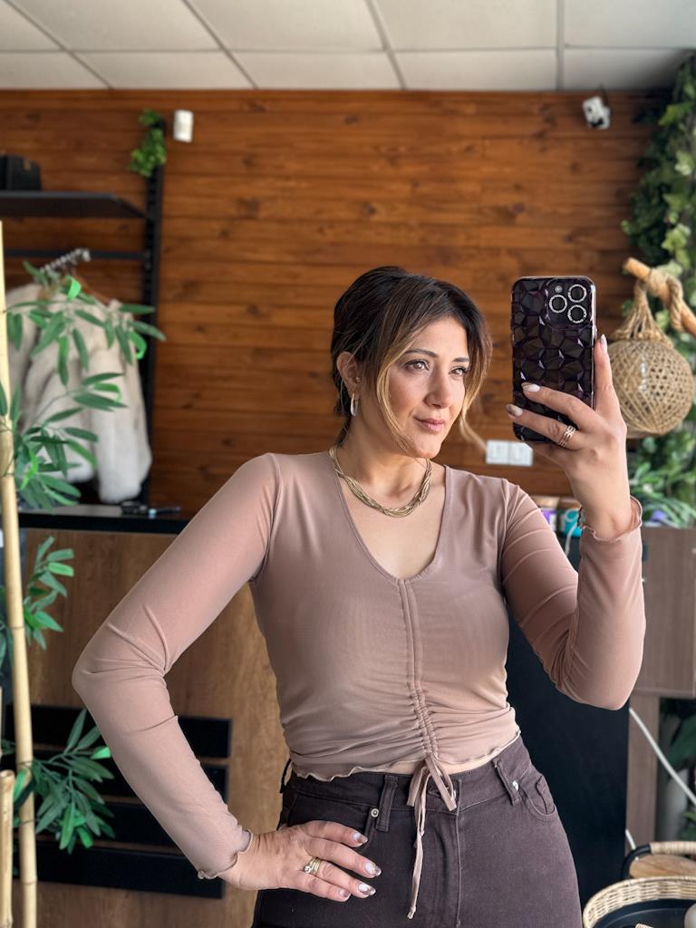 Orjinal Marka V Yaka Önü Büzmeli Tül Bluz Bej