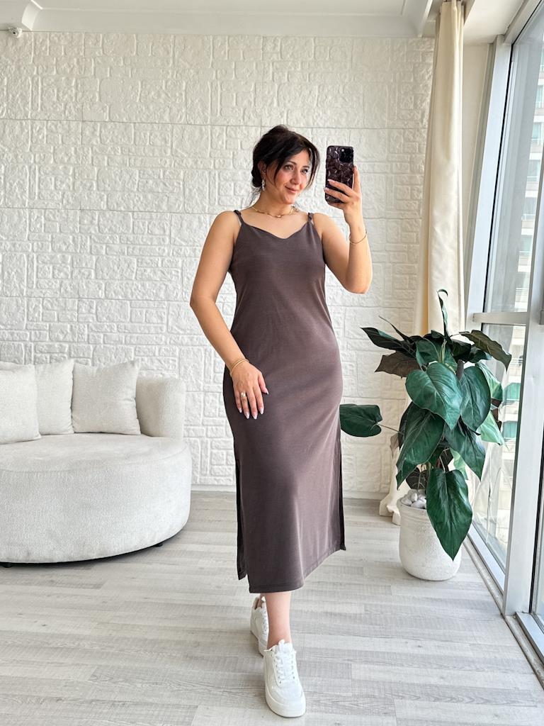 Oys Marka Askıları Ayarlanabilen Kenar Yırtmaçlı Pike Kumaş Elbise Kahverengi