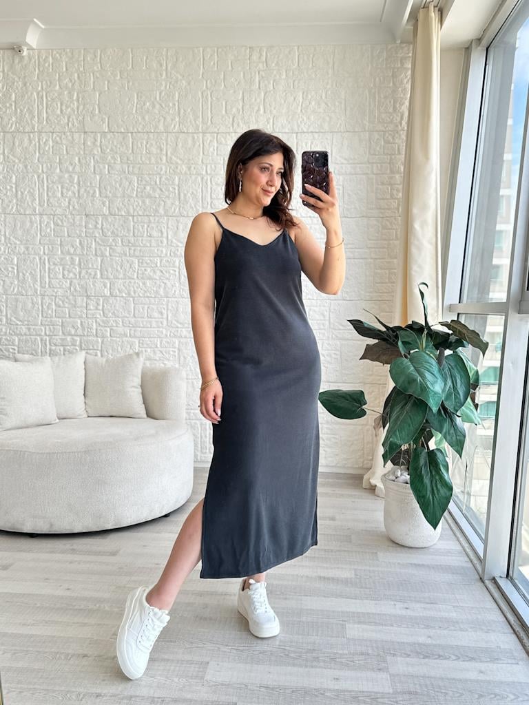 Oys Marka Askıları Ayarlanabilen Kenar Yırtmaçlı Pike Kumaş Elbise Füme