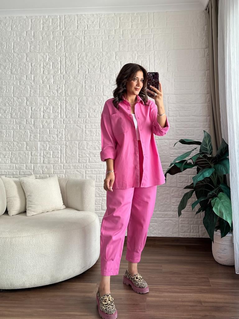 Pembe Gabardin Kumaş Paça Pensli Gömlek Pantolon Takım