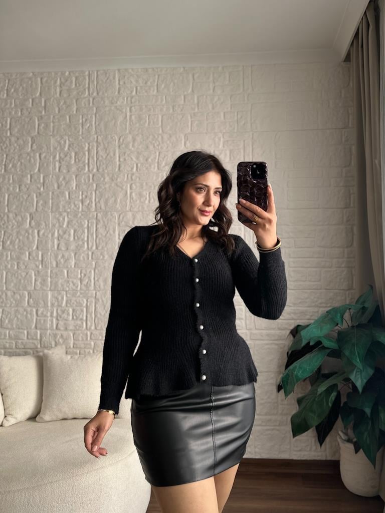 Premium İncili Düğmeli Volanlı Hırka Siyah