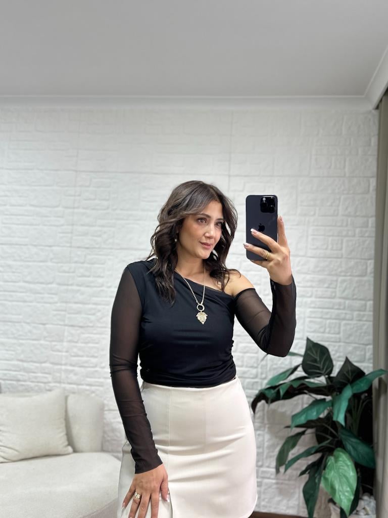 Quzu Tül Detay Drapeli Düşük Omuz Bluz