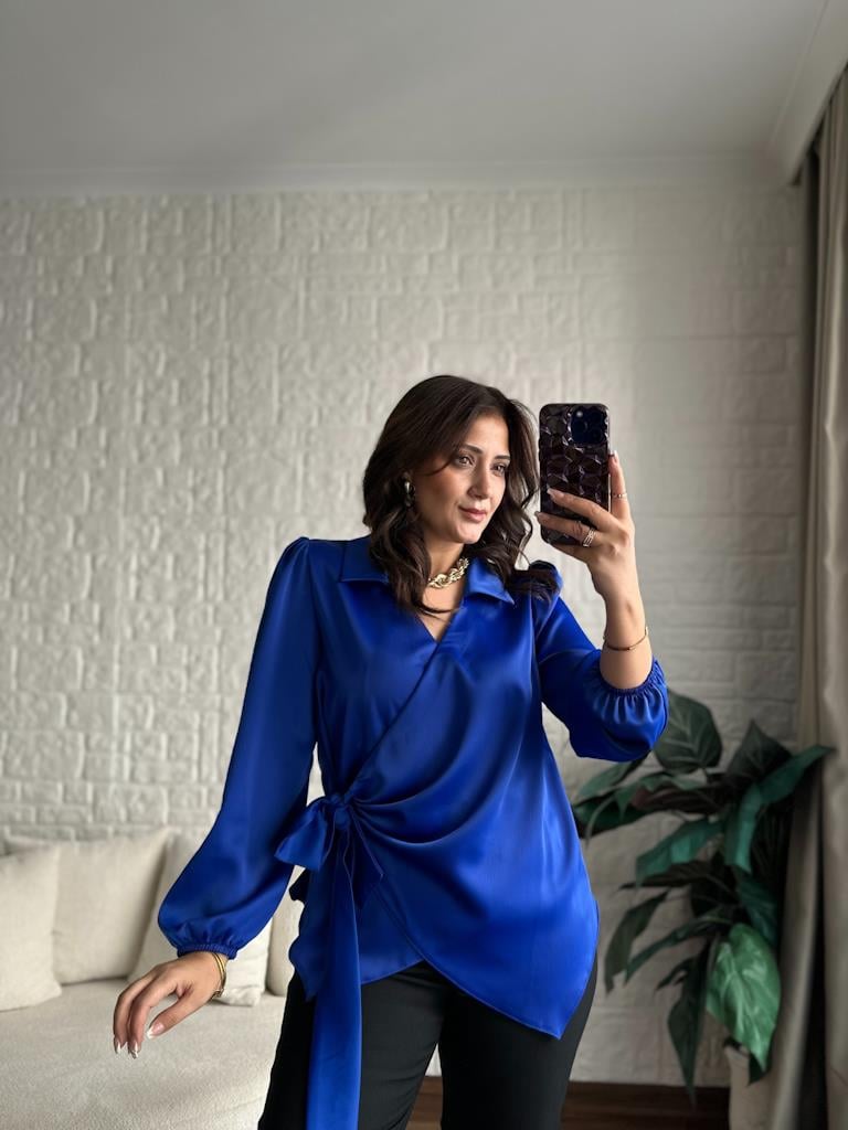 Saks Mavi  Kruvaze Yaka Yandan Bağlamalı Saten Bluz