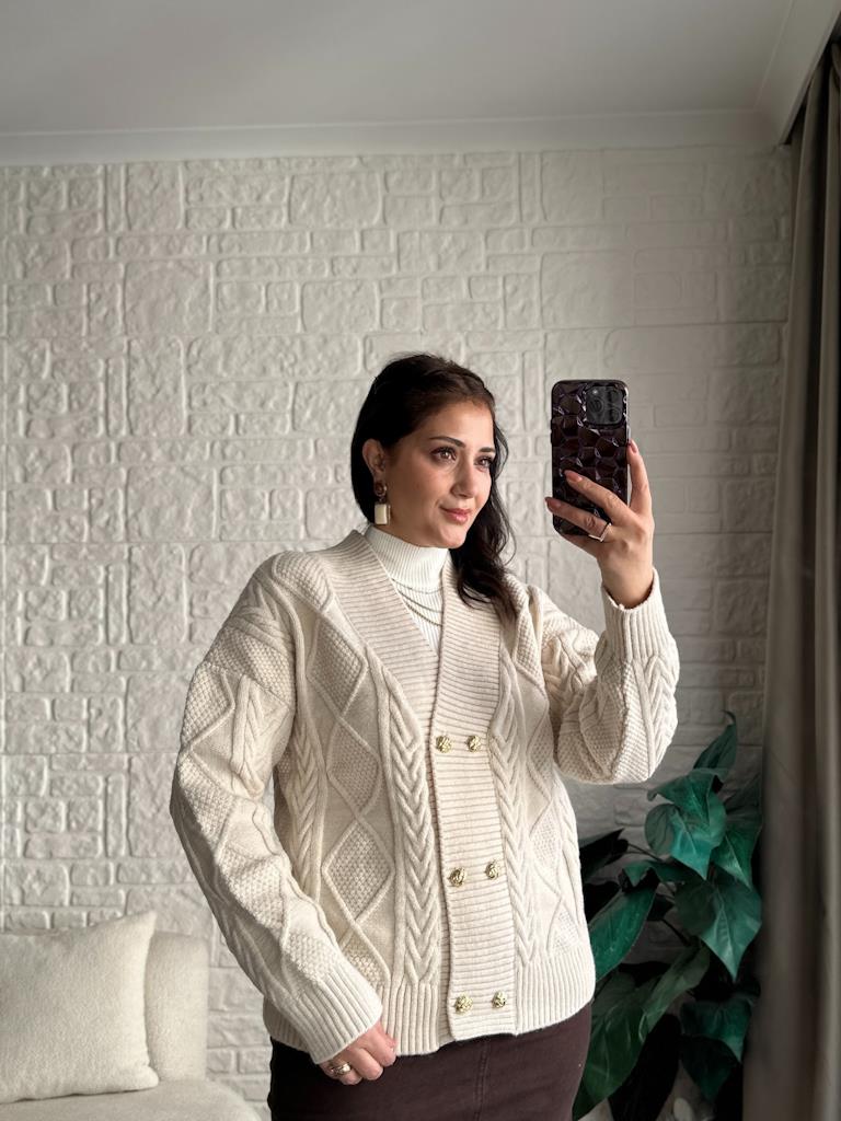 Sarmal Desen Gold Düğme Detaylı Triko Hırka Bej