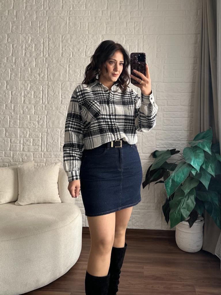 Siyah Cepli Taş Detaylı Ekose Gömlek