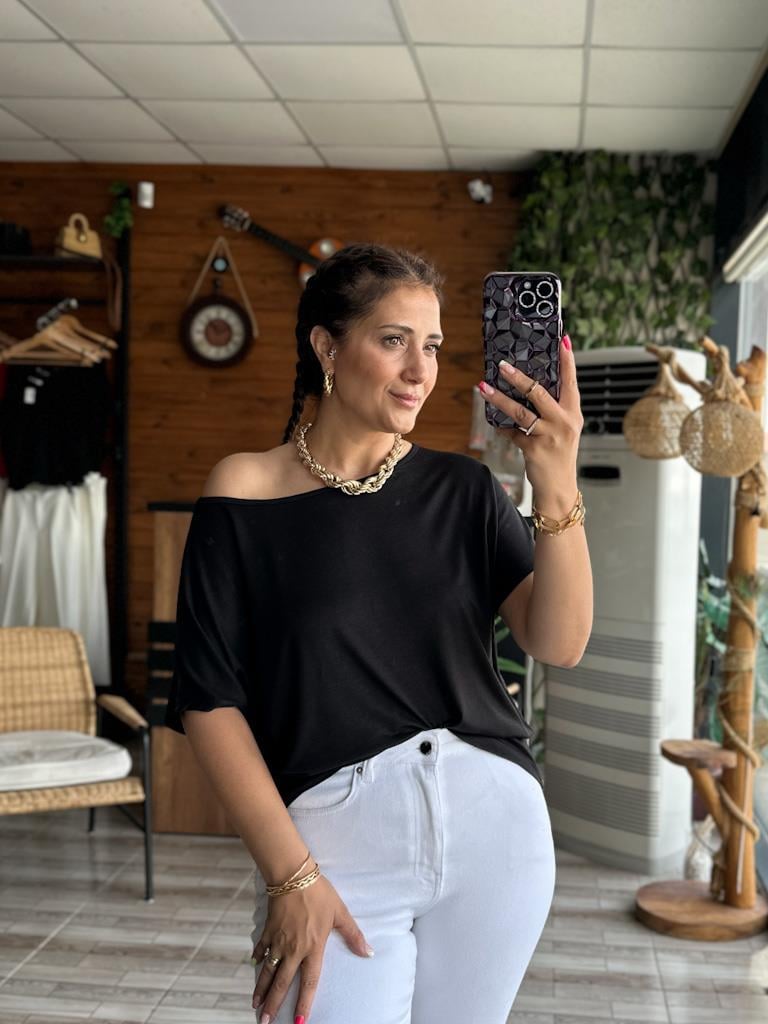 Siyah Kayık Yaka Viskon Penye Bluz