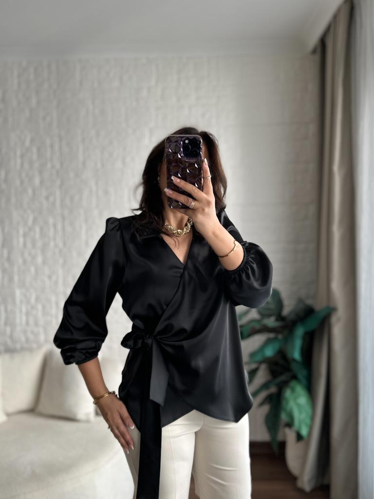 Siyah Kruvaze Yaka Yandan Bağlamalı Saten Bluz