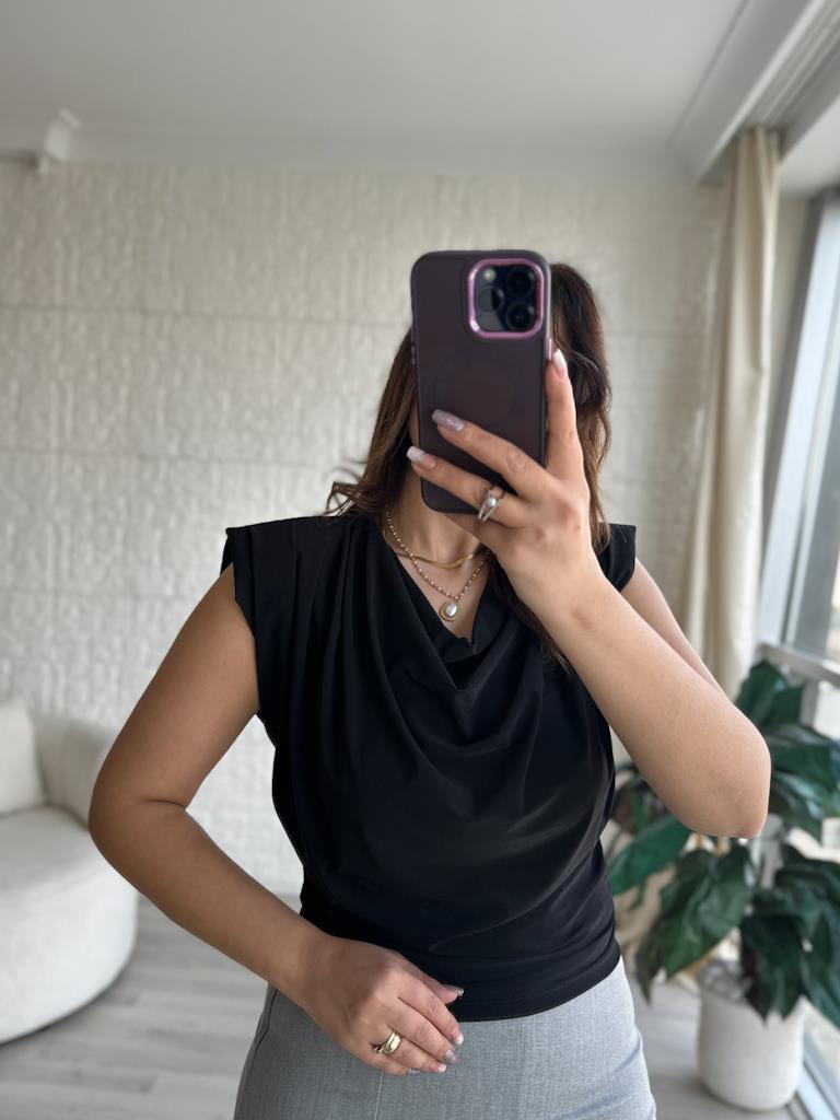 Siyah  Omuz Drapeli Vatkalı Degaje Yaka Sandy Bluz