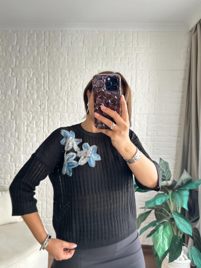 Siyah Tül Çiçek İşlemeli Yarım Kol Triko Bluz