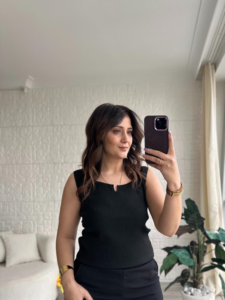 Siyah V Yaka Detaylı Fitilli Full Likralı Bluz