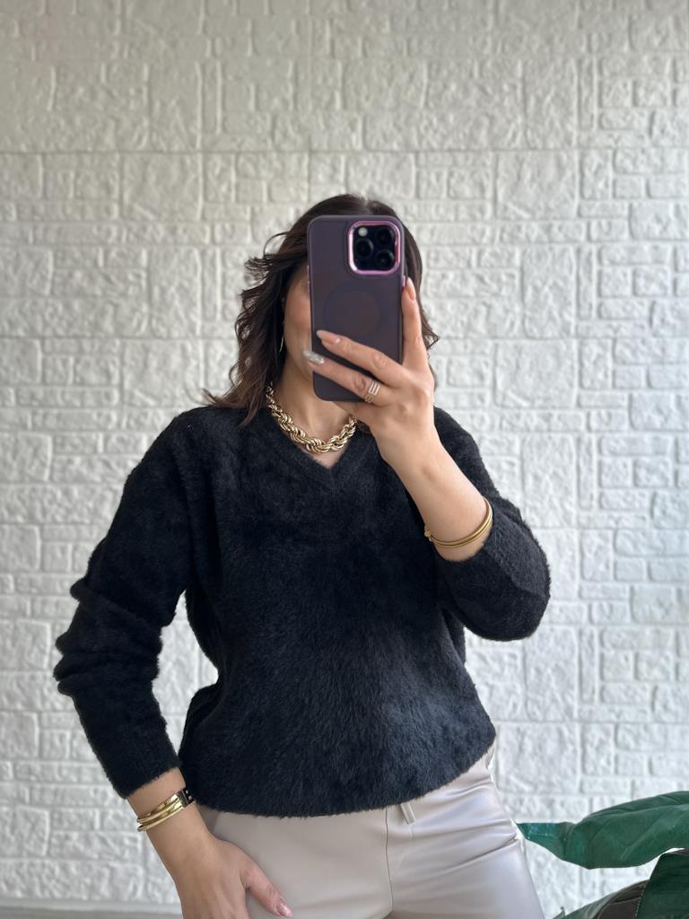 Siyah V Yaka Yumoş Triko Kazak