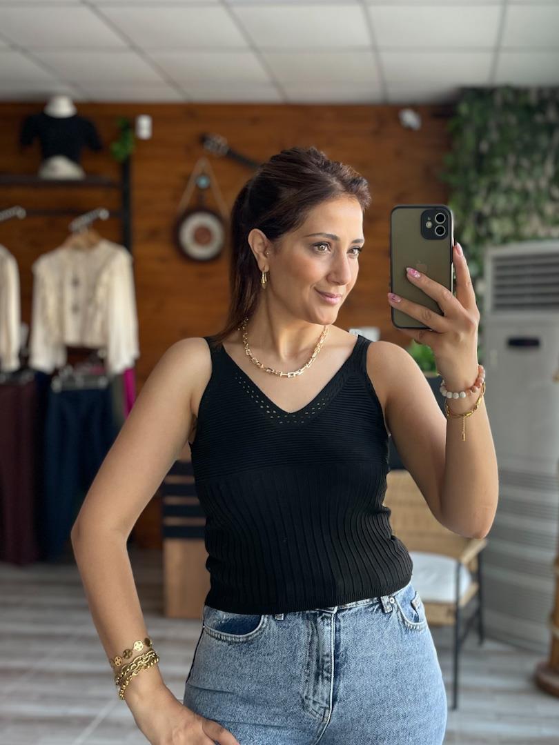 V Yaka Kalın Askılı Ajur Detaylı Triko Bluz Siyah