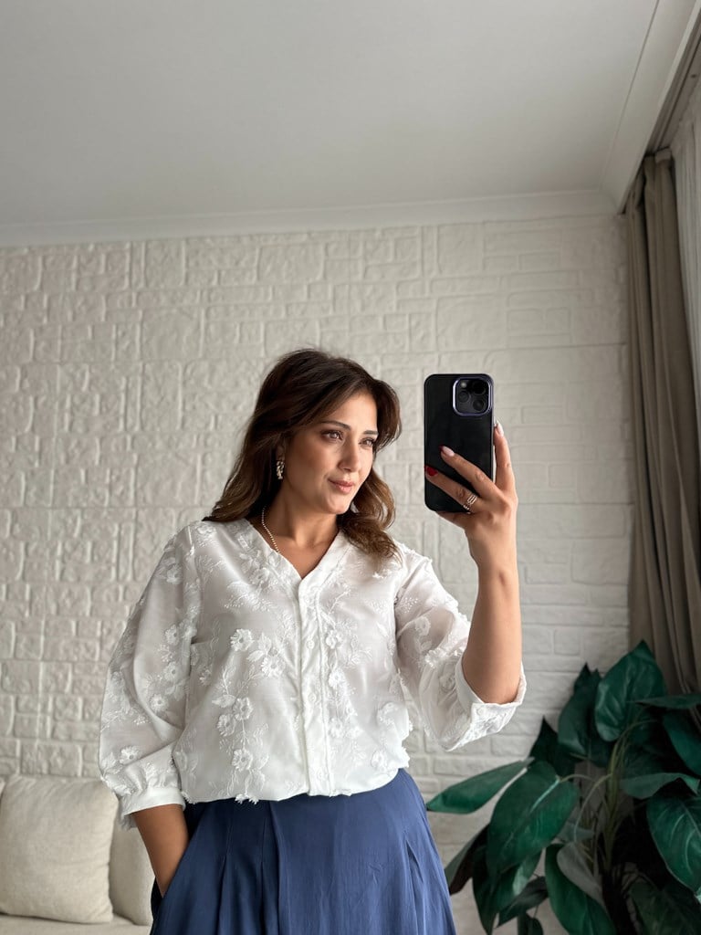 V Yaka Üç Boyutlu Çiçek Model Keten Bluz Gömlek
