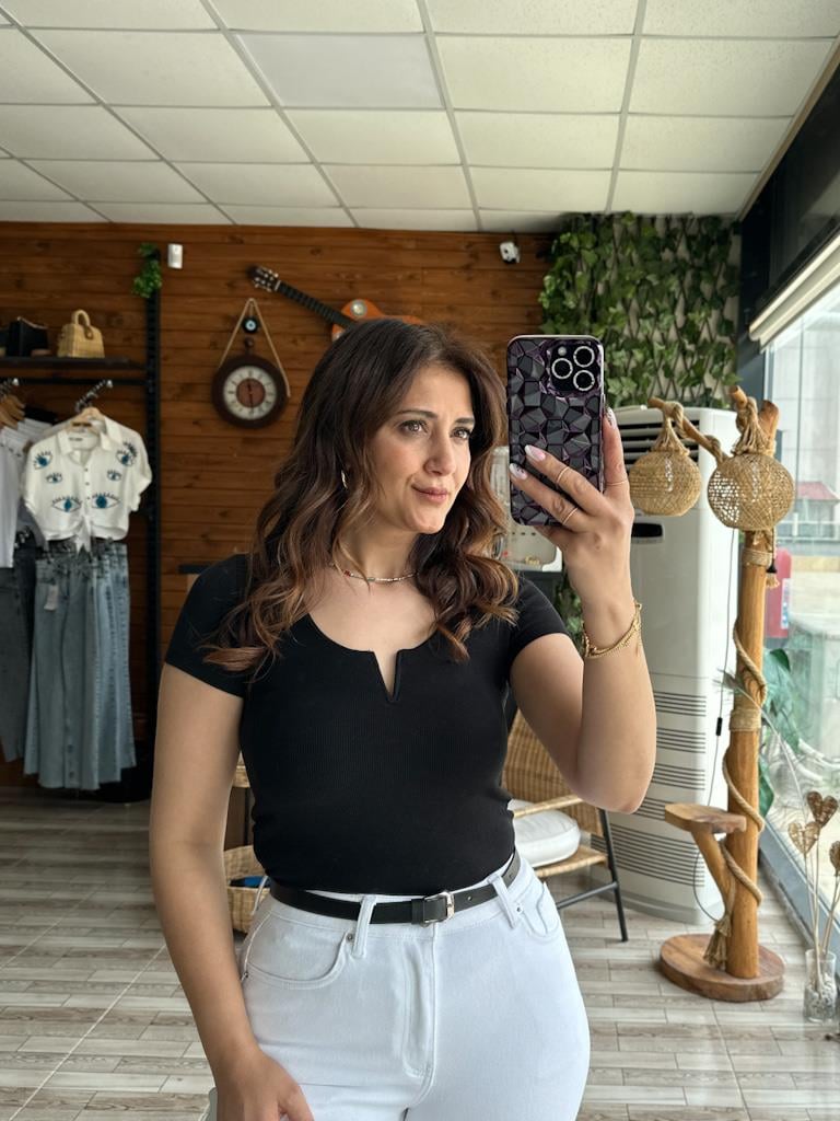 V Yaka Ultra Esnek Demirli Kısa Kol Bluz Siyah