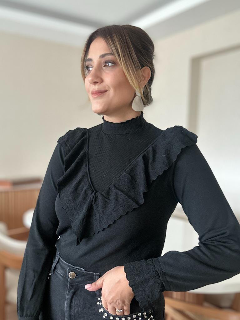 Yarım Balıkçı Fırfır Detayla Merserize Triko Siyah