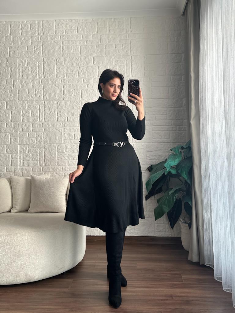 Yarım Balıkçı Kemerli Triko Elbise Siyah