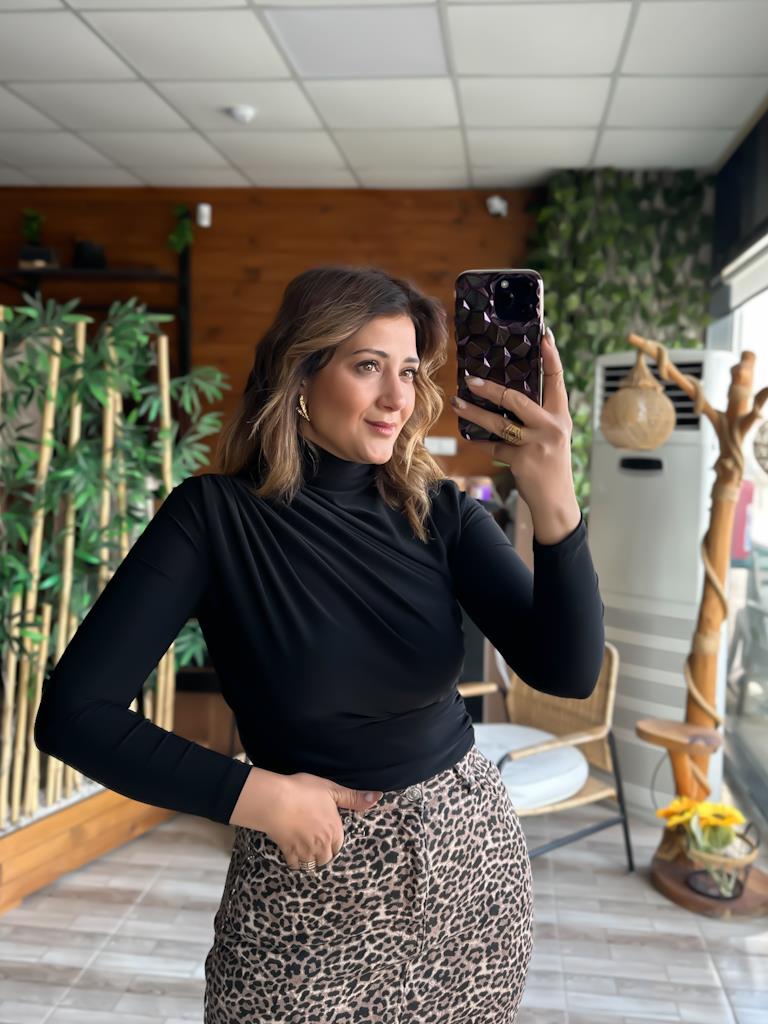 Yarım Balıkçı Omuz Bel Drapeli Buzi Kumaş Bluz Siyah