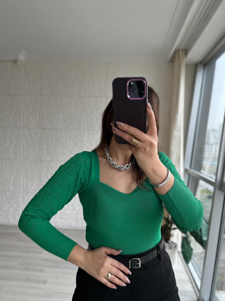 Yeşil  Kolu Ajurlu Kalp Yaka Triko Bluz