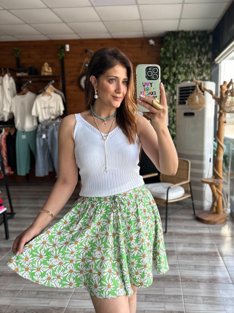 Yeşil Üzeri Beyaz Papatya Desen Beli Lastikli Şort Etek