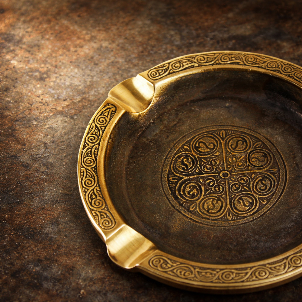 Coho Brazen Antique İşlemeli Döküm Puro Küllüğü