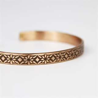Coho Tılsım Bakır El İşleme Çiçek Motifli Bileklik