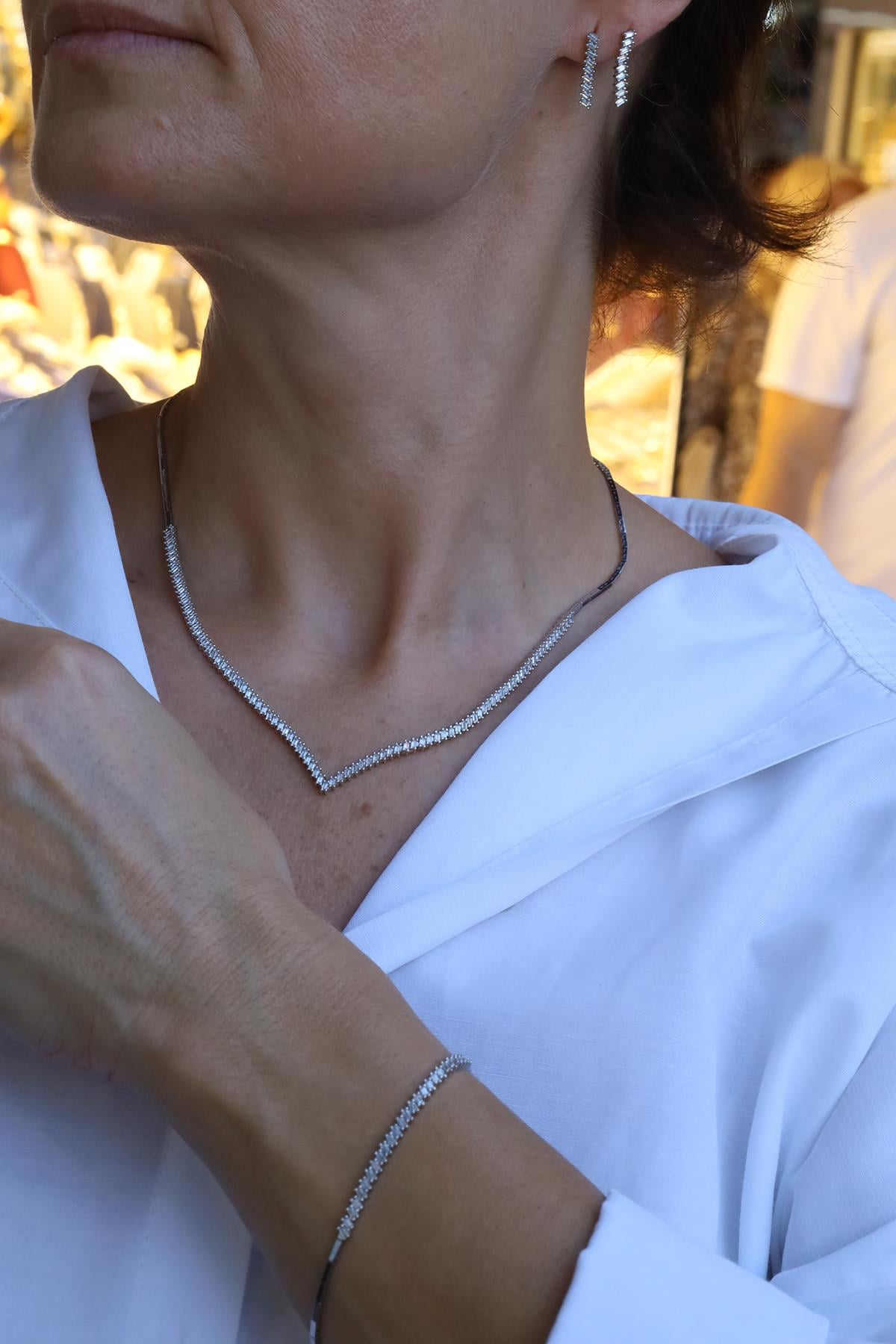 Yenigün Kuyumculuk14 Ayar Beyaz Altın Baget Taşlı Su Yolu Set