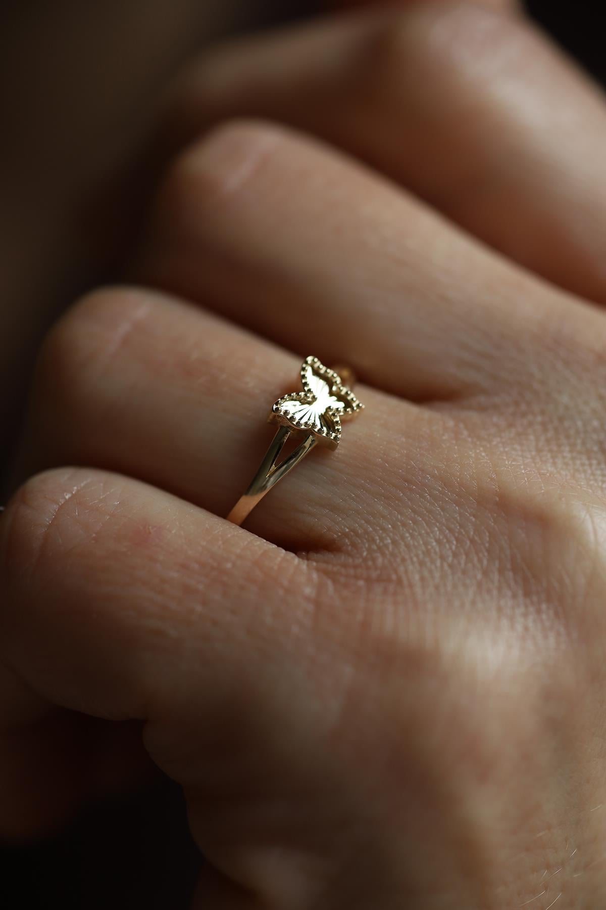 diğer14 Ayar Altın Ortası Kalemli Kelebek Yüzük YZK510753