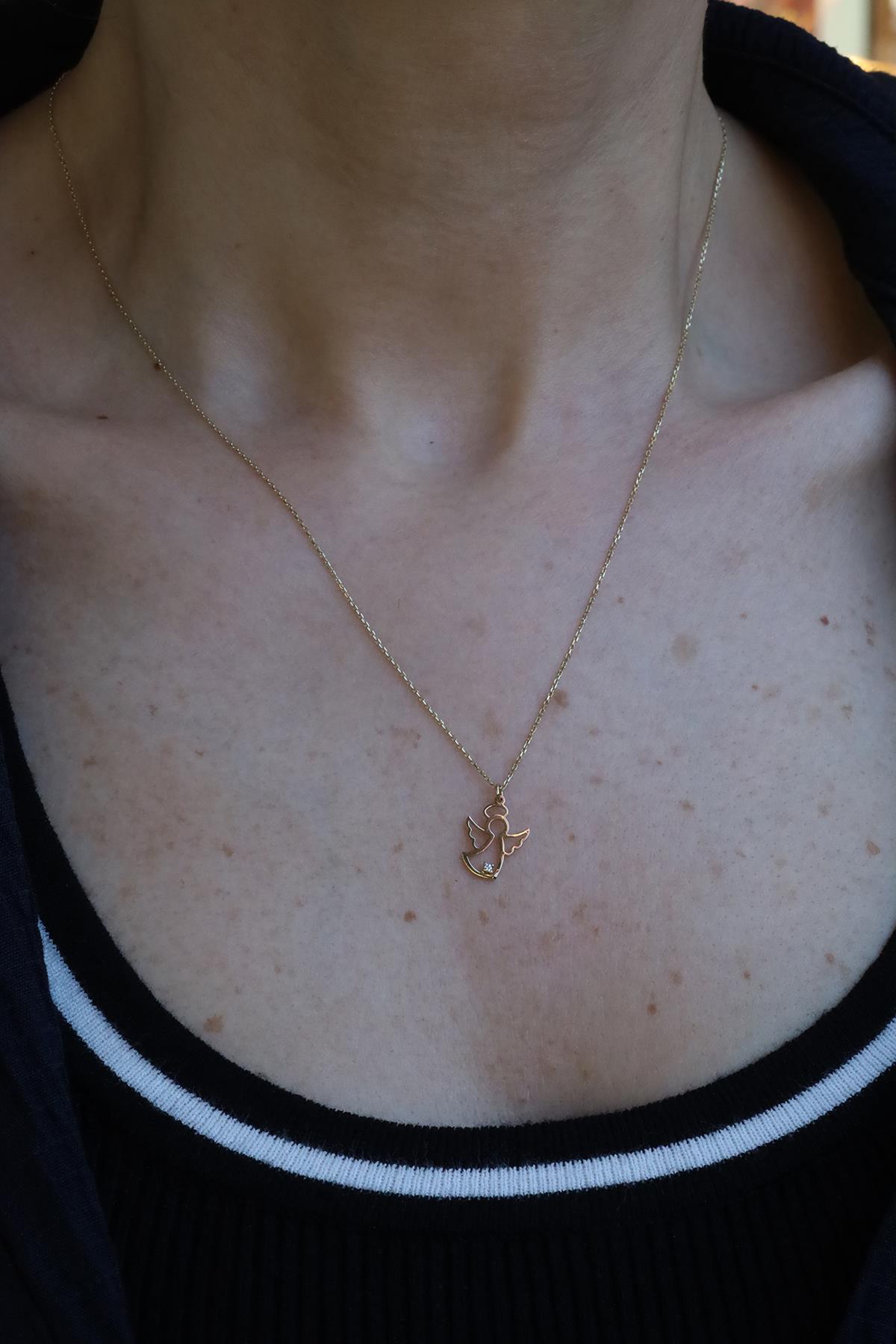 Yenigün Kuyumculuk14 Ayar Altın Tek Taş Detaylı Melek Uçlu Kolye 